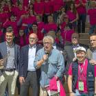 El humorista Leo Harlem interviene en la presentación de la 41 Marcha Asprona, ayer en el Valle de los 6 Sentidos de Renedo de Esgueva.-ICAL