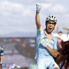 El ciclista italiano del equipo Astana,Fabio Aru,se ha proclamado el vencedor de la etapa de hoy por delante de Chris Froome.-Foto: EFE / JAVIER LIZÓN