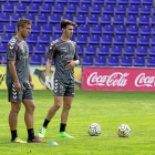 Ángel (i.) y Hermoso, antes de un ejercicio con balón.-M. Á. S.