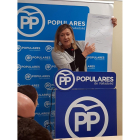 Pilar del Olmo explica algunos datos económicos en la sede municipal del PP.-E.M.