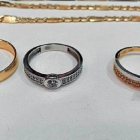 Anillos pertenecientes al botín de joyas robadas por la dependienta.-E. M.