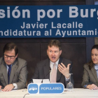 El candidato del PP a la Alcaldía de Burgos, Javier Lacalle, junto a parte de su equipo-Ical