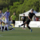 Pedrosa chuta desde la frontal del área en el partido frente al Málaga disputado ayer en Coín.-PHOTO-DEPORTE