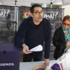 Acto de Podemos Soria, con su secretario general municipal en primer término.-LUIS ÁNGEL TEJEDOR
