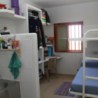 Interior de una celda de la cárcel de Dueñas, en la que hay una mesa para el estudio.-MANUEL BRÁGIMO