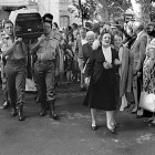 Entierro de los guardias civiles Ignacio Mateu Isturiz yAdrián García Revilla, asesinados por ETA en 1986.-EFE