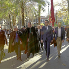 El alcalde de León, Antonio Silván, segundo con capa por la izquierda y a su izquierda Martínez Majo.-ICAL