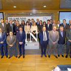 Foto de la familia de los premiados y las autoridades tras la entrega de los VI Premios Innovadores.-J. M. LOSTAU / PABLO REQUEJO / MIGUEL ÁNGEL SANTOS