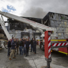 la consejera de Agricultura y Ganadería, Milagros Marcos, visita el lugar del incendio en el polígono de Vicolozano.-ICAL