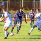 Chris Ramos controla el balón ante el Deportivo.-PHOTO-DEPORTE