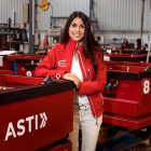 La ingeniera burgalesa Verónica Pascual en las instalaciones de ASTI Mobile Robotics.-EL MUNDO