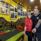 Marisol Alonso y Miguel Navarro, en el restaurante de sus amores. - SANTI OTERO
