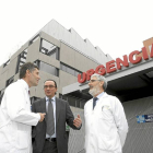 Eiros, García y Gorostiza ante el nuevo acceso de Urgencias-Ical