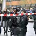 La policía local ha acordonado la escuela donde se ha producido el incidente.-AP