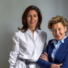 Lourdes Gullón, posa junto a su madre Teresa Rodríguez a quien releva en la presidencia de Gullón.-ICAL
