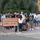 Alumnos del IES María Moliner de Laguna de Duero en la protesta de esta tarde a las puertas del instituto. - LA 8 VALLADOLID