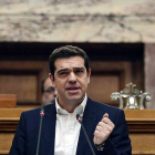 Alexis Tsipras se dirige al Parlamento griego.-AFP
