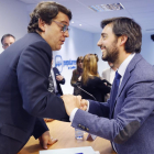 El presidente del PP de Castilla y León, Alfonso Fernández Mañueco, junto a Borja García.-J.M.LOSTAU