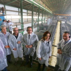 La consejera de Agricultura y Ganadería, Silvia Clemente, visita la molturadora de ACOR en Olmedo-Ical