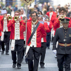 Desfile de una de las bandas de trompetas camino del Teatro Zorrilla.-PABLO REQUEJO (PHOTOGENIC)