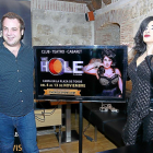 Iñaki Fernández, director de ‘The Hole’, junto a la protagonista:‘La Terremoto de Alcorcón’.-J.M.LOSTAU