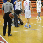 Graham-Bell se duele del hombro tras caer lesionado ante el San Pablo Burgos de ACB el pasado domingo.-M. G. EGEA