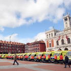 Flota de ambulancias de Sacyl en la Plaza Mayor de Valladolid-ICAL