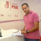 Cecilio Vadillo durante la presentación de su proyecto a la Secretaría provincial del PSOE.-ICAL