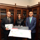 Luis Antonio Gómez, María Bolaños y Juan Pérez, ayer, en la Casa Museo de Cervantes.-M. CHACÓN / ICAL