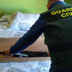 Una de las armas encontradas por la Guardia Civil-EUROPA PRESS