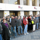 Concentración de Parados en Movimiento junto a la oficina del Ecyl de la plaza de Poniente-J.M.Lostau