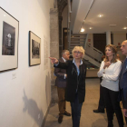 La consejera de Cultura y Turismo, Alicia García, y la directora de la Filmoteca de Castilla y León, Teresa Conesa, visitan la exposición 'Visitas ilustres. Fotoperiodismo (1914-1982)'-Ical