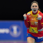 Soledad López Jiménez celebra uno de los tantos de la selección española de balonmano femenino ante Montenegro.-