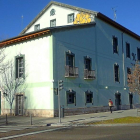 El antiguo hotel de lujo ya presenta grafitos hasta en la azotea.-E. M.