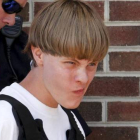 Dylann Roof, tras ser detenido en Shelby (Carolina del Norte), este jueves.-Foto:   REUTERS / JASON MICZEK