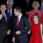 Los Reyes, a su llegada al Congreso para celebrar el 40º aniversario de las primeras elecciones democráticas.-JOSE LUIS ROCA