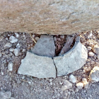 Restos de una vasija encontrada en los primeros movimientos de tierra del cerro de Carricastro, en Tordesillas.-EL MUNDO