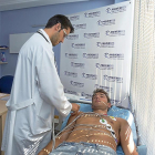 Ángel, durante el reconocimiento médico al que fue sometido ayer.-MIGUEL ÁNGEL SANTOS