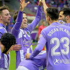 Los jugadores del Valladolid celebran el triunfo ante la Cultural.-J. M. LOSTAU