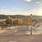 Zona donde se ubican los solares para nuevas residencias, frente a una plaza de reciente construcción.-A.F.
