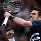 Djokovic celebra con rabia el triunfo frente a Shapovalov en la final de París.-CHRISTOPHE ARCHAMBAULT (AFP)