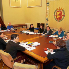 Primera reunión del consejo de la nueva Administración de la Entidad Pública del Agua, ayer en el Consistorio.-E.M.
