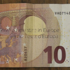 Billete de 10 euros con una impresión que dice Catalunya nou estat dEuropa.-EL PERIÓDICO