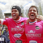 Ignacio Molina y Lucas Lastra celebran el título de Copa del Rey-J. M. Lostau