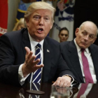 Trump, en una reunión sobre ciberseguridad en la Casa Blanca, el 31 de enero.-AP / EVAN VUCCI