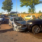 La colisión frontal entre el BMW X5 y el Opel Vectra se produjo en la calle Nitrógeno de San Cristóbal.-E. M.