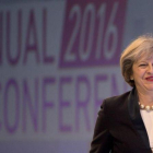 Theresa May, en la conferencia anual de la Confederación de la Industria Británica, en Londres, el 21 de noviembre.-AFP / JUSTIN TALLIS