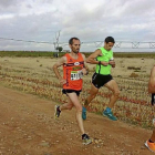 Óscar Giralda (dorsal 148), durante la carrera celebrada en San Román de Hornija.-E.M