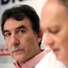 Los secretarios generales de CCOO y UGT en Castilla y León, Ángel Hernández y Faustino Temprano (D), respectivamente, presentan el calendario de movilizaciones por un empleo y salario dignos y contra la carestía de la vida-ICAL
