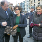 El presidente Juan Vicente Herrera, acompaña a la vicepresidenta del Gobierno, Soraya Saénz de Santamaría, ayer en Soria.-ICAL